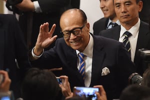 Hong Kong's richest man Li Ka-shing waves as he leaves a press conference in Hong Kong on March 16, 2018.