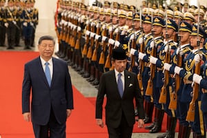 Chinese President Xi Jinping (L) and Sultan of Brunei Haji Hassanal Bolkiah review the honor guards during a welcome ceremony at the Great Hall of the People in Beijing on Feb. 6, 2025.